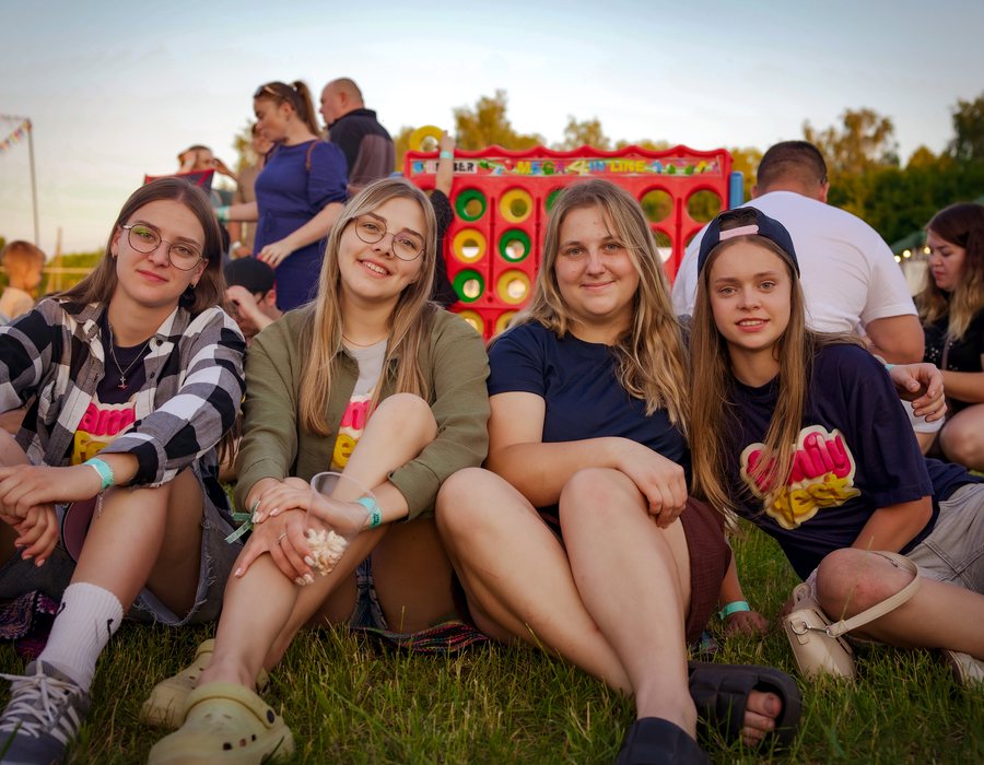 Молодь на події церкви